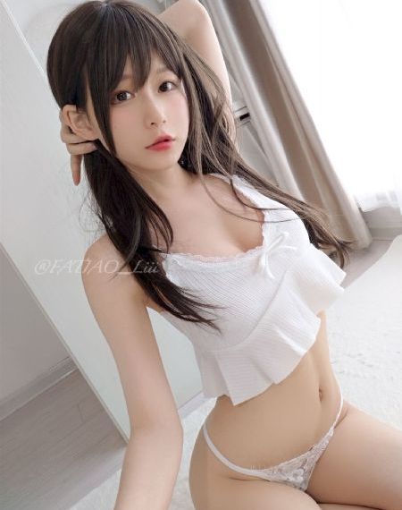 欧美青年牛仔裤街拍_4K影视在线观看