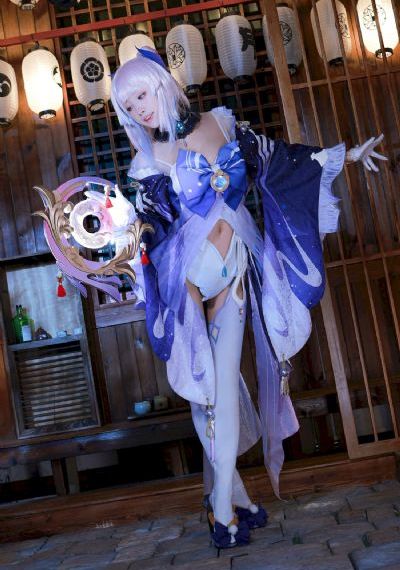 欧美大胆全透明甩奶时装秀_BD高清完整版播放