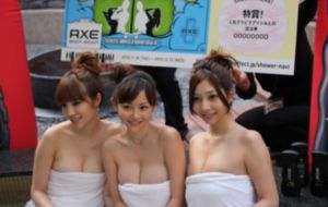 亚洲中文第一av_蓝光完整在线观看