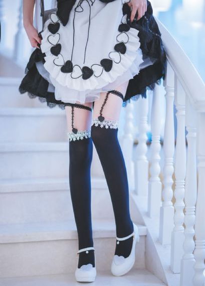 欧美宽松版牛仔裤街拍_1080手机在线观看